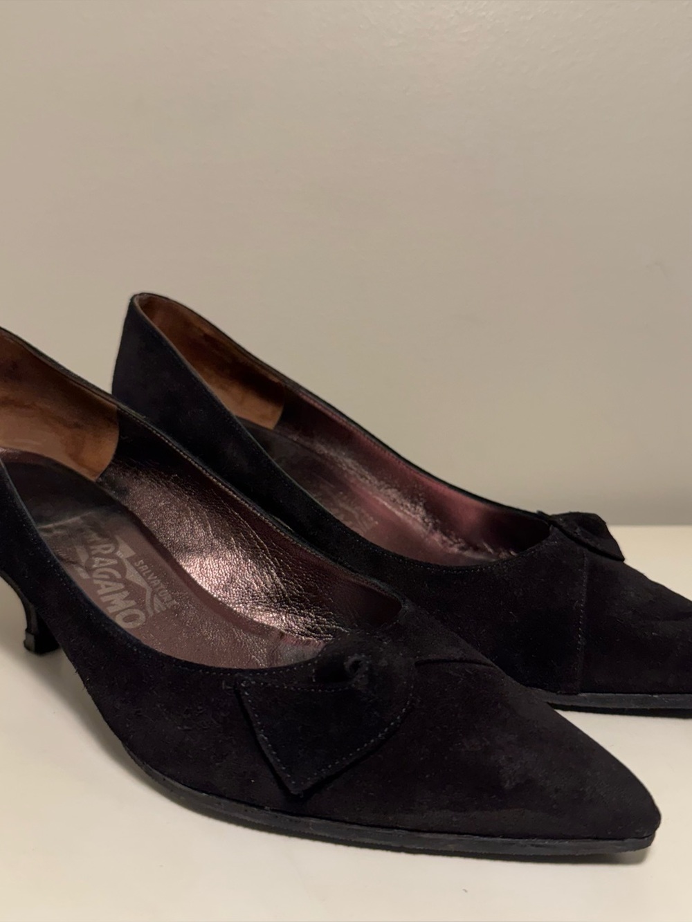 Salvatore Ferragamo Dark Brown Suede Pointy Toe Heel Womens Size 7.5 Bow Vintage